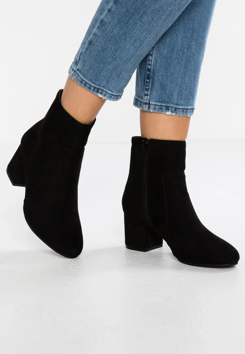 Stiefelette - black