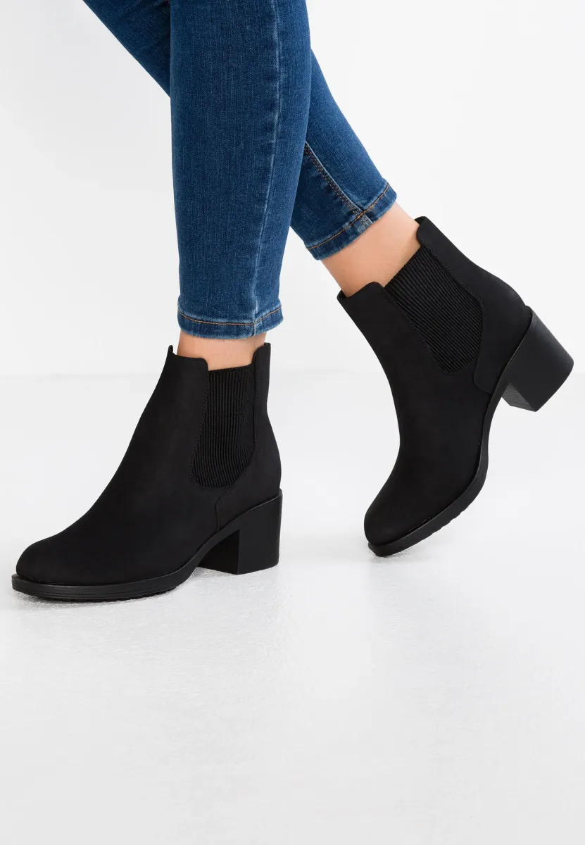 Stiefelette - black
