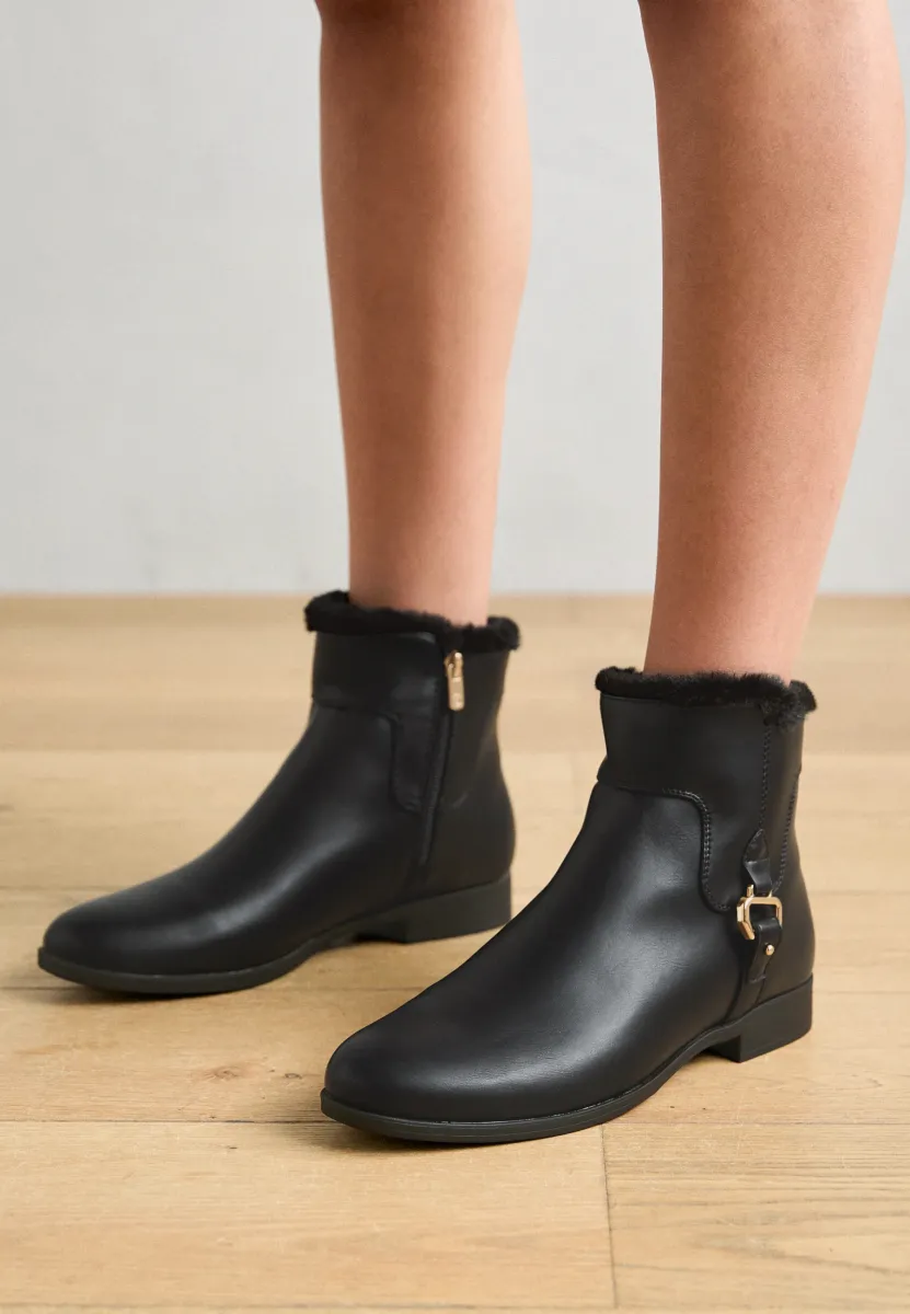 Stiefelette - black