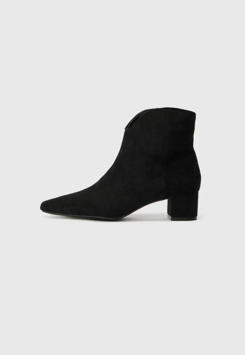 Stiefelette - black