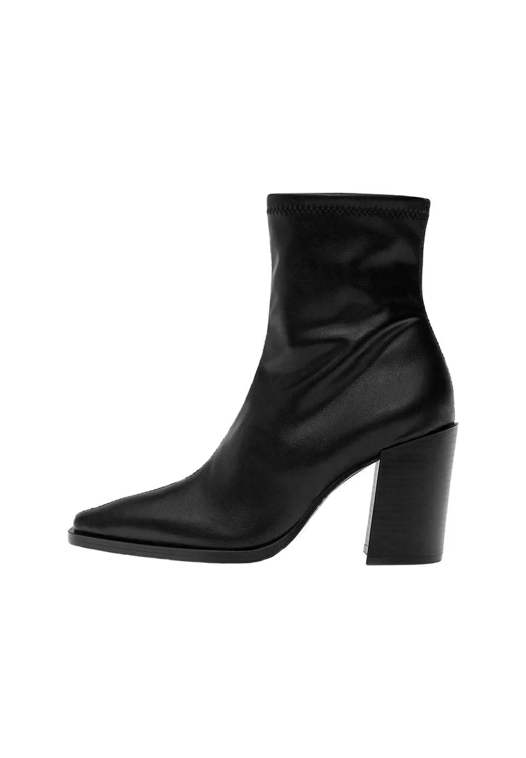 Stiefelette - black