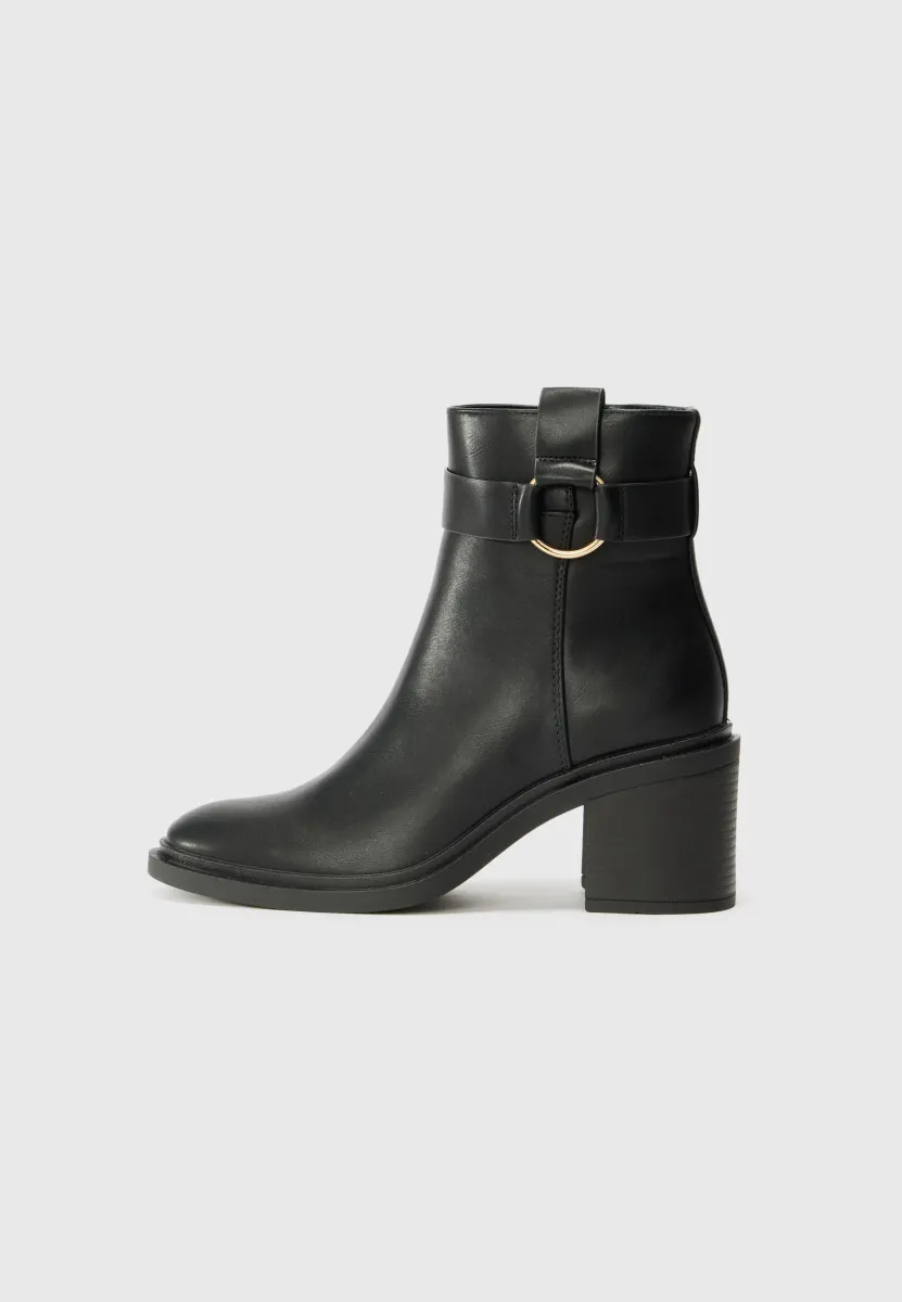 Stiefelette - black