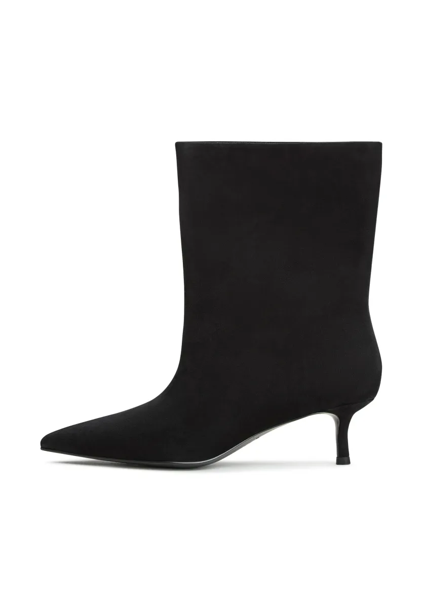 Stiefelette - black