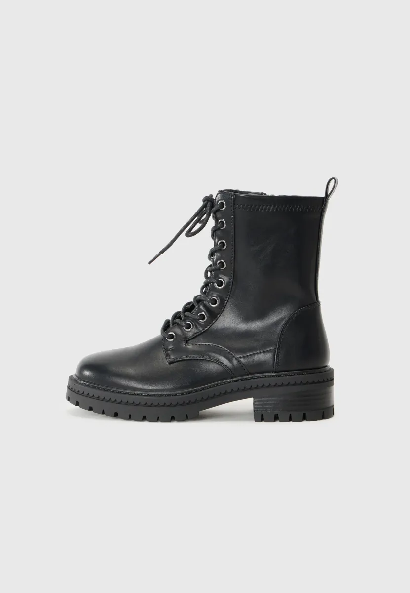 Stiefelette - black