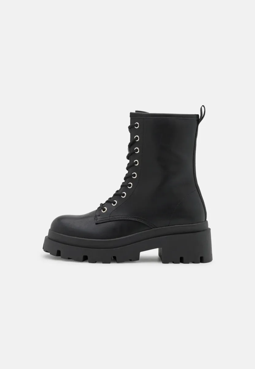 Stiefelette - black