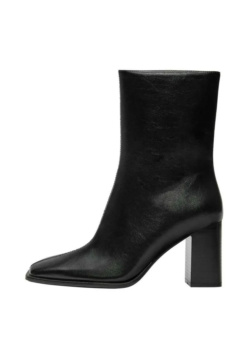 Stiefelette - black