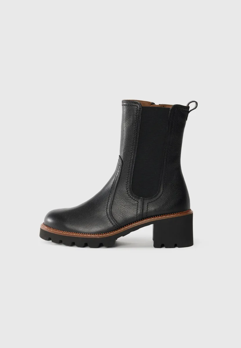 Stiefelette - black