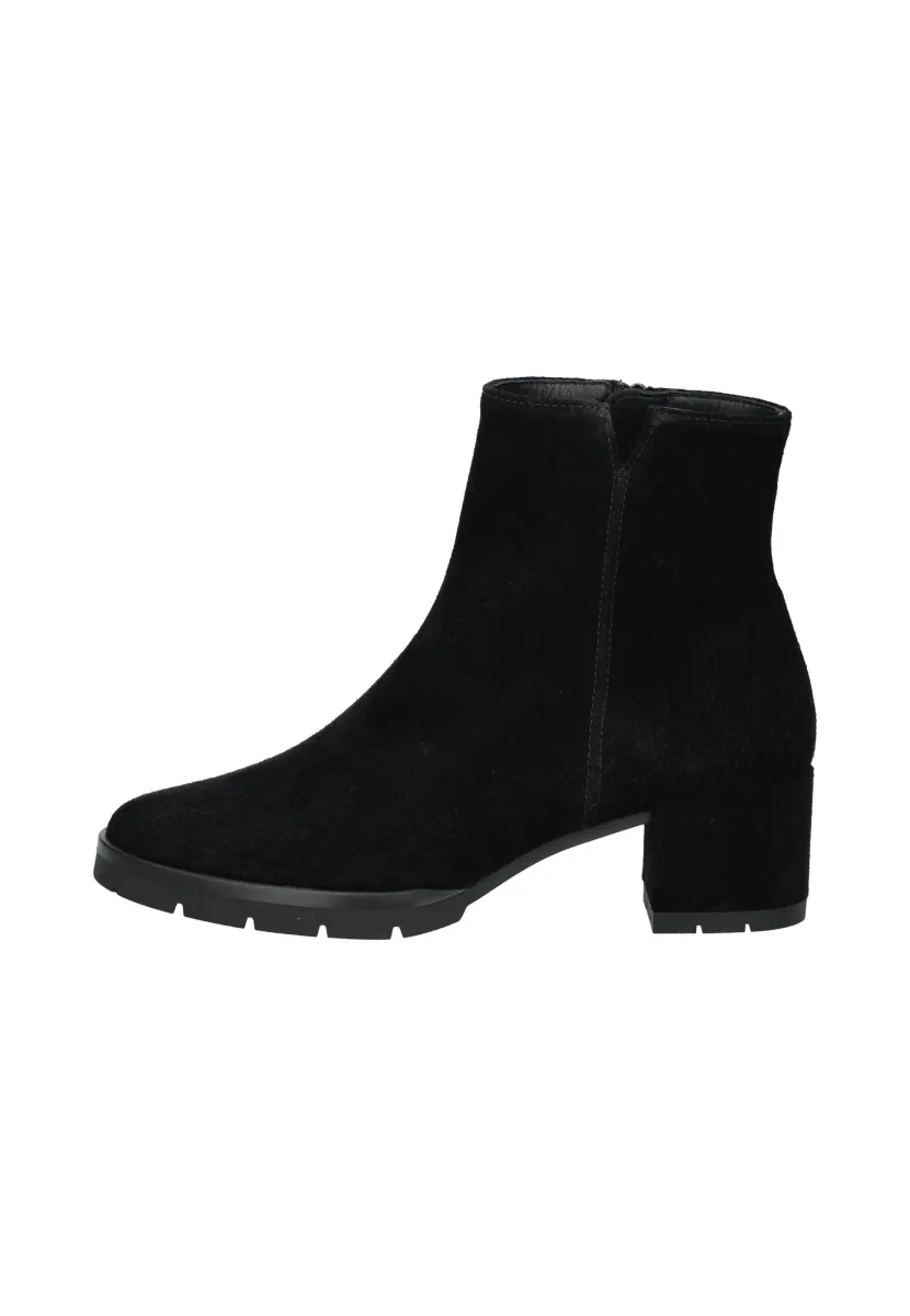 Stiefelette - black
