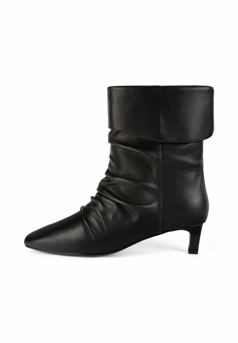 Stiefelette - black