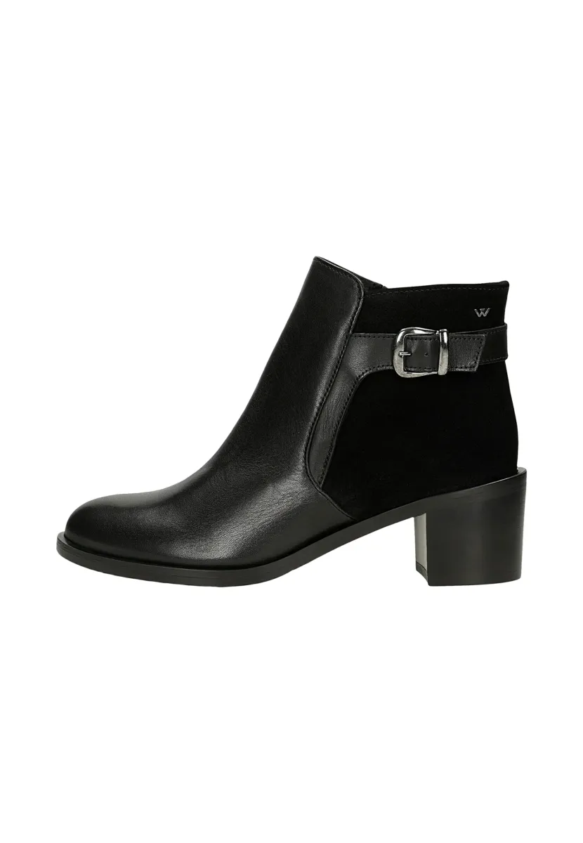 Stiefelette - black