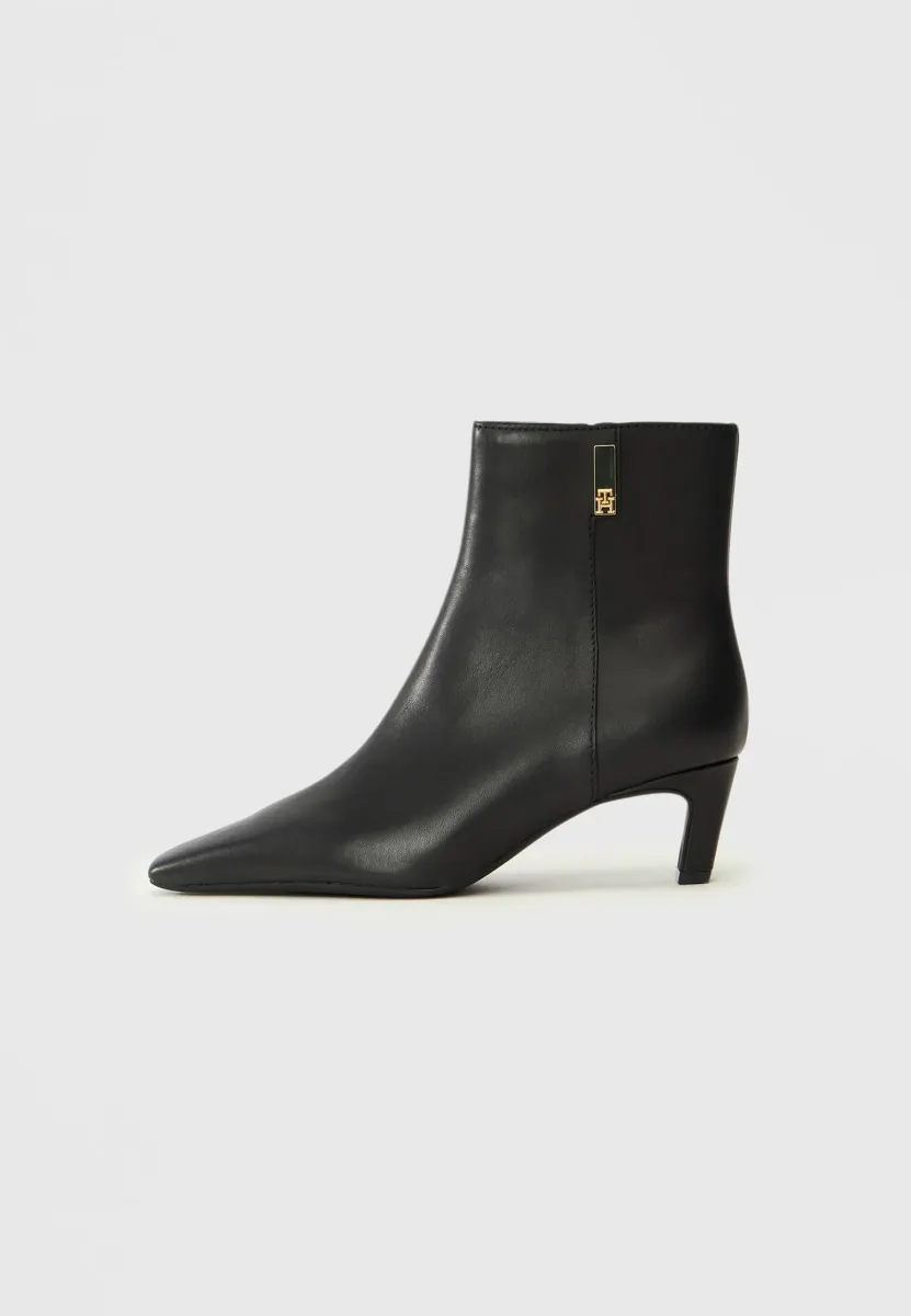 Stiefelette - black