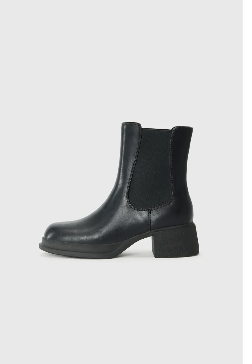 Stiefelette - black