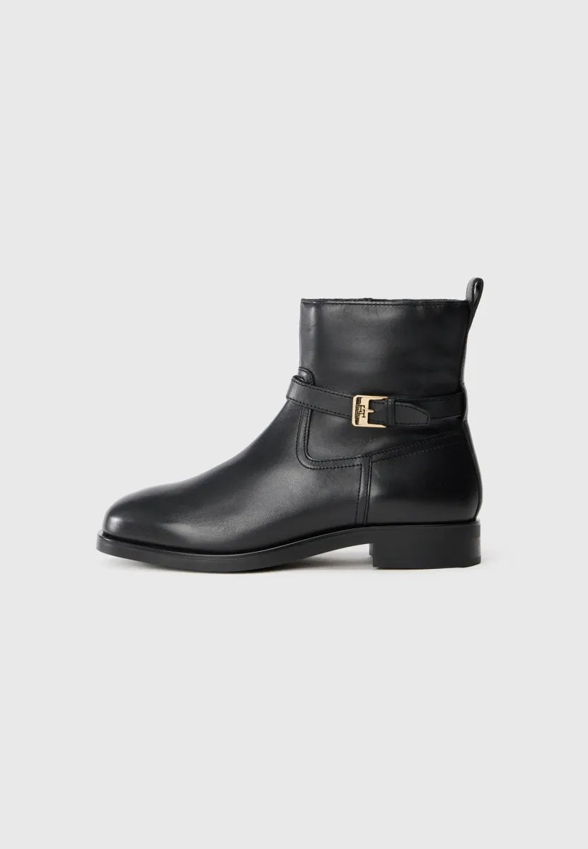Stiefelette - black