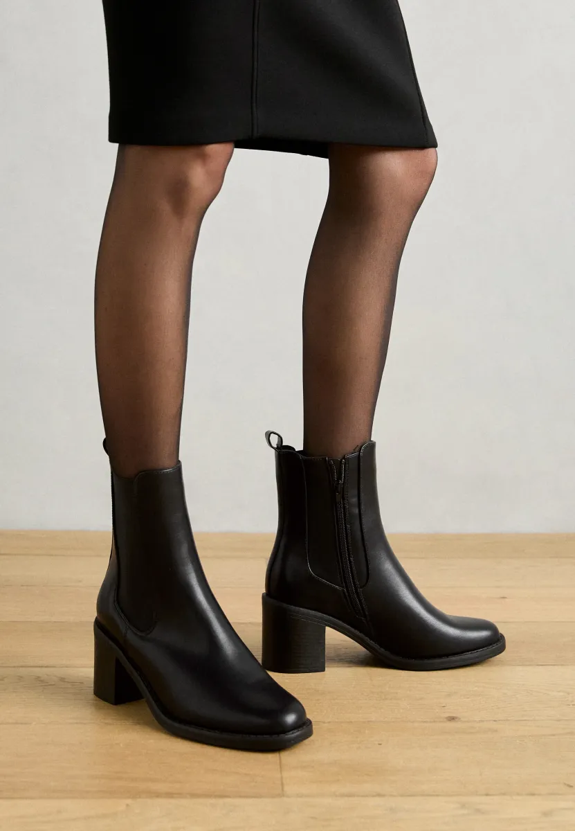 Stiefelette - black