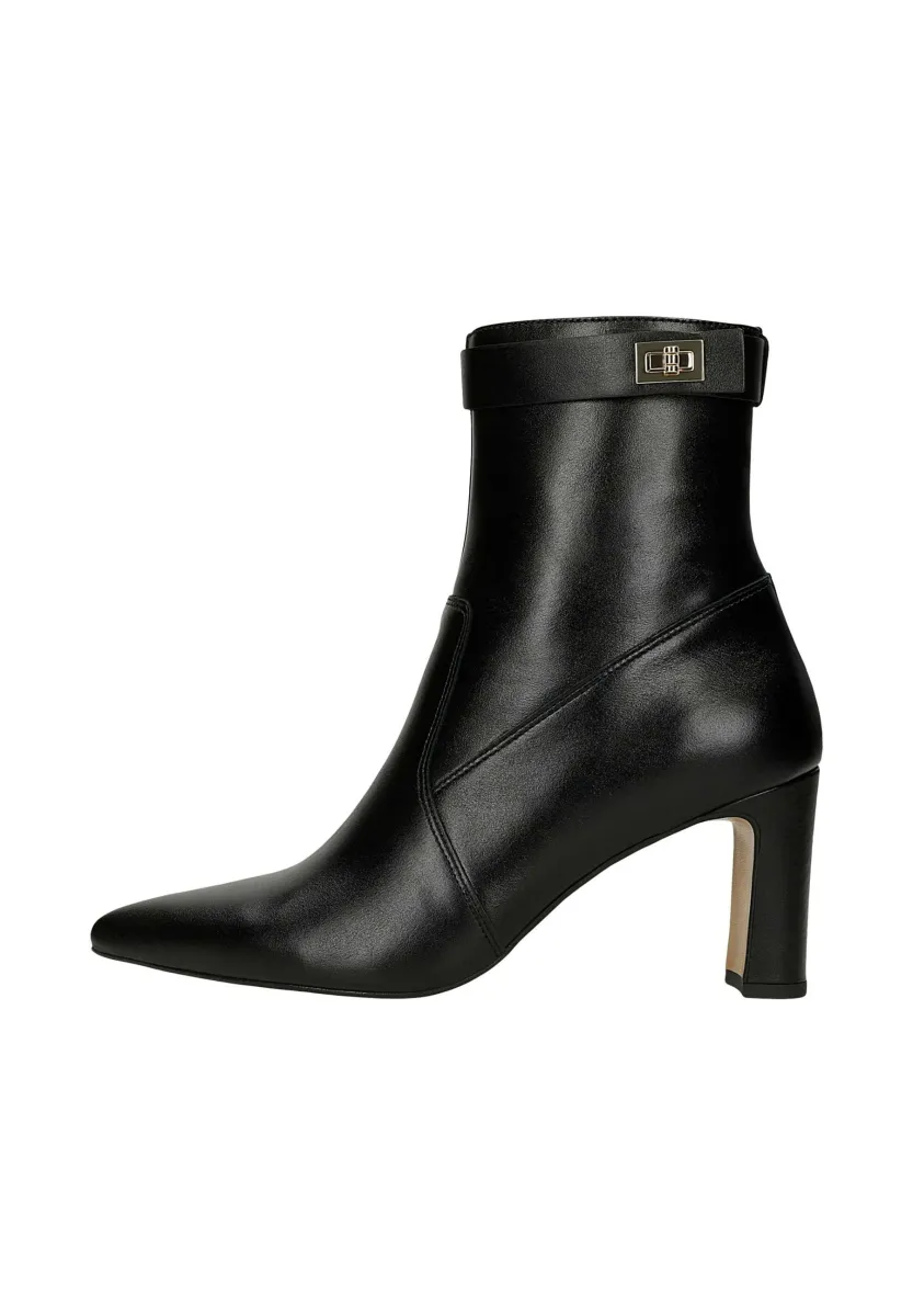 Stiefelette - black