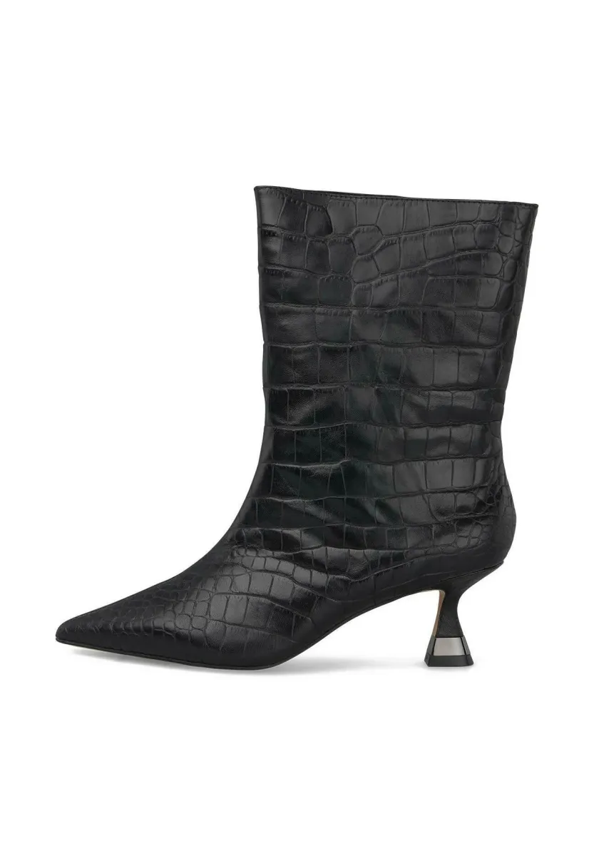 Stiefelette - black
