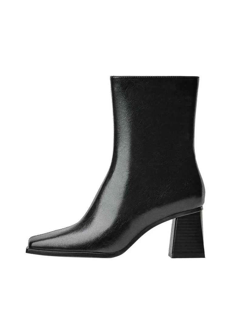 Stiefelette - black