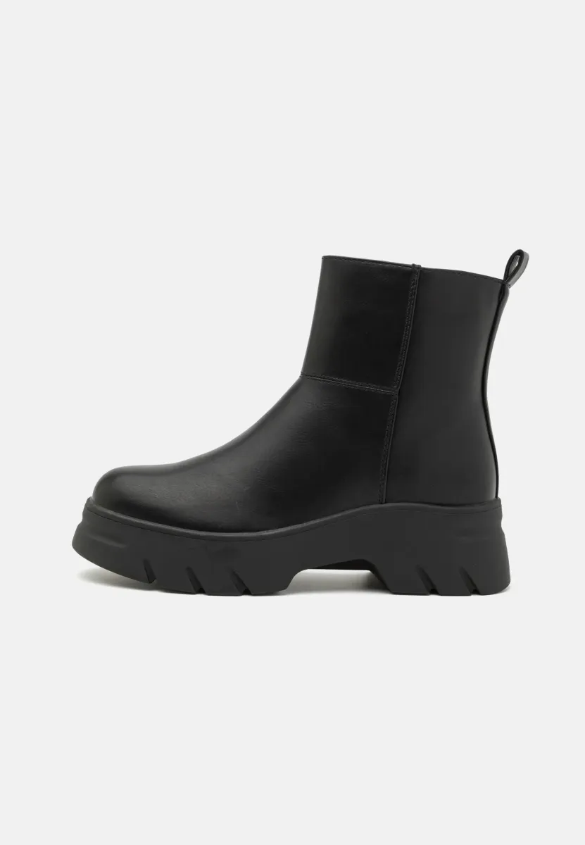 Stiefelette - black