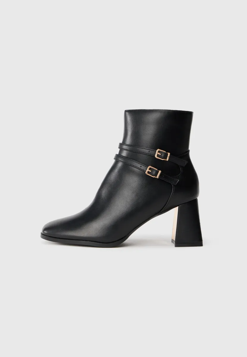Stiefelette - black