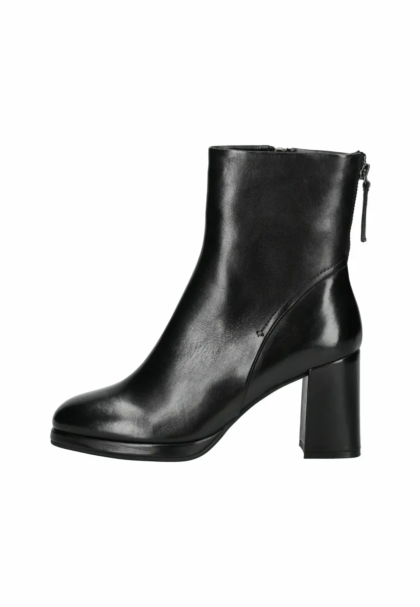 Stiefelette - black