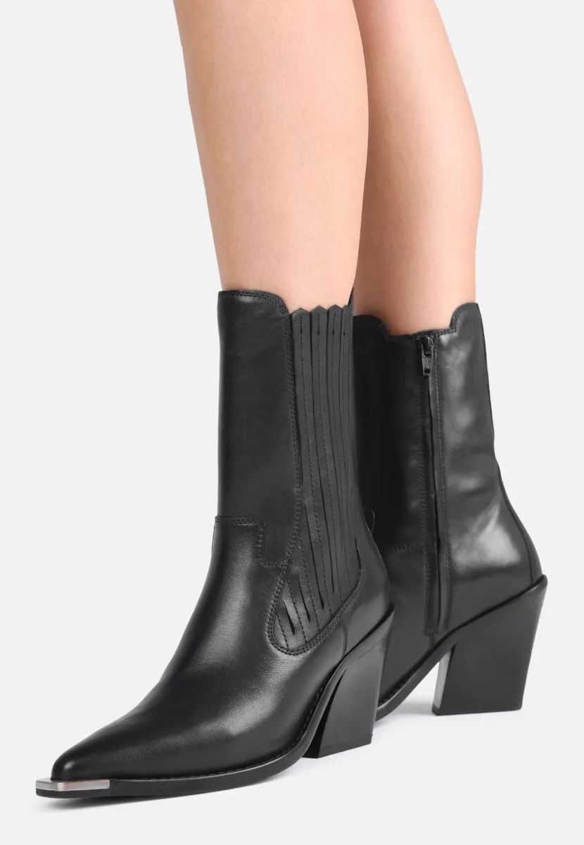 Stiefelette - black