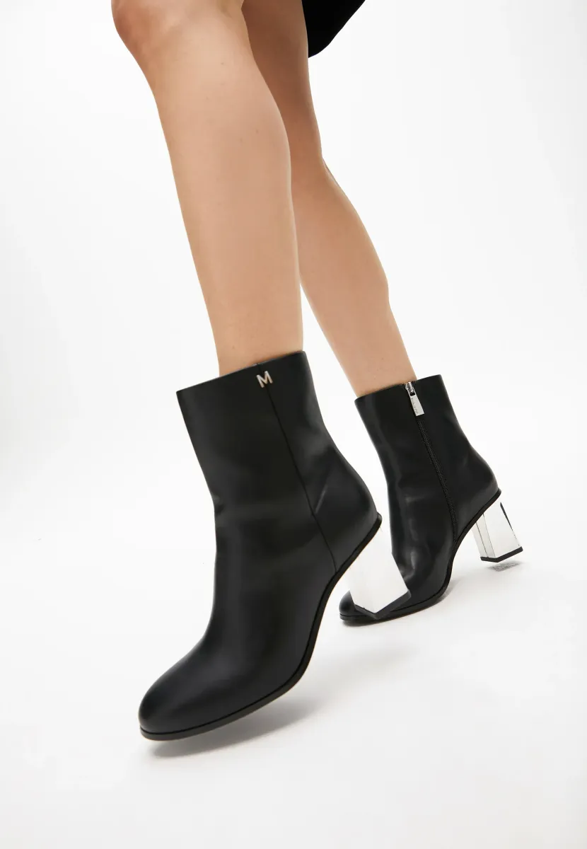 Stiefelette - black
