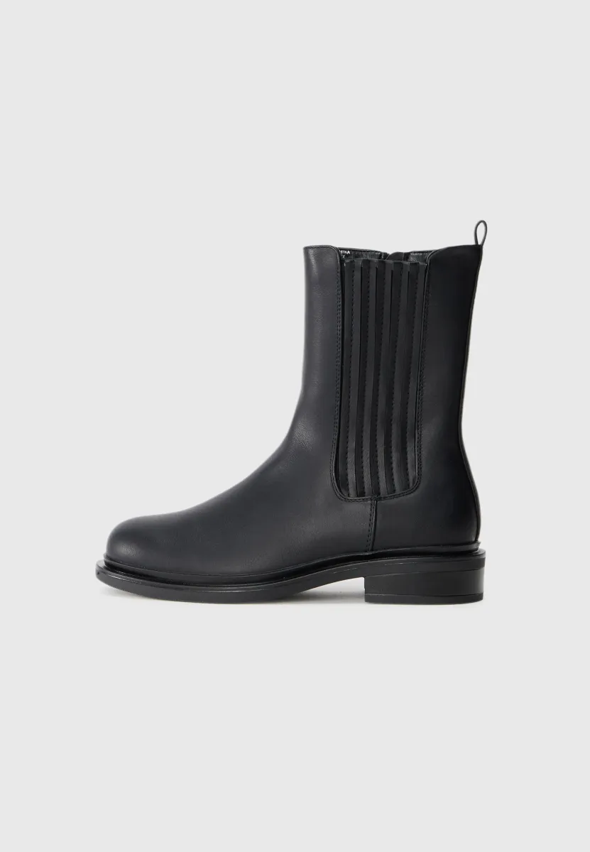 Stiefelette - black