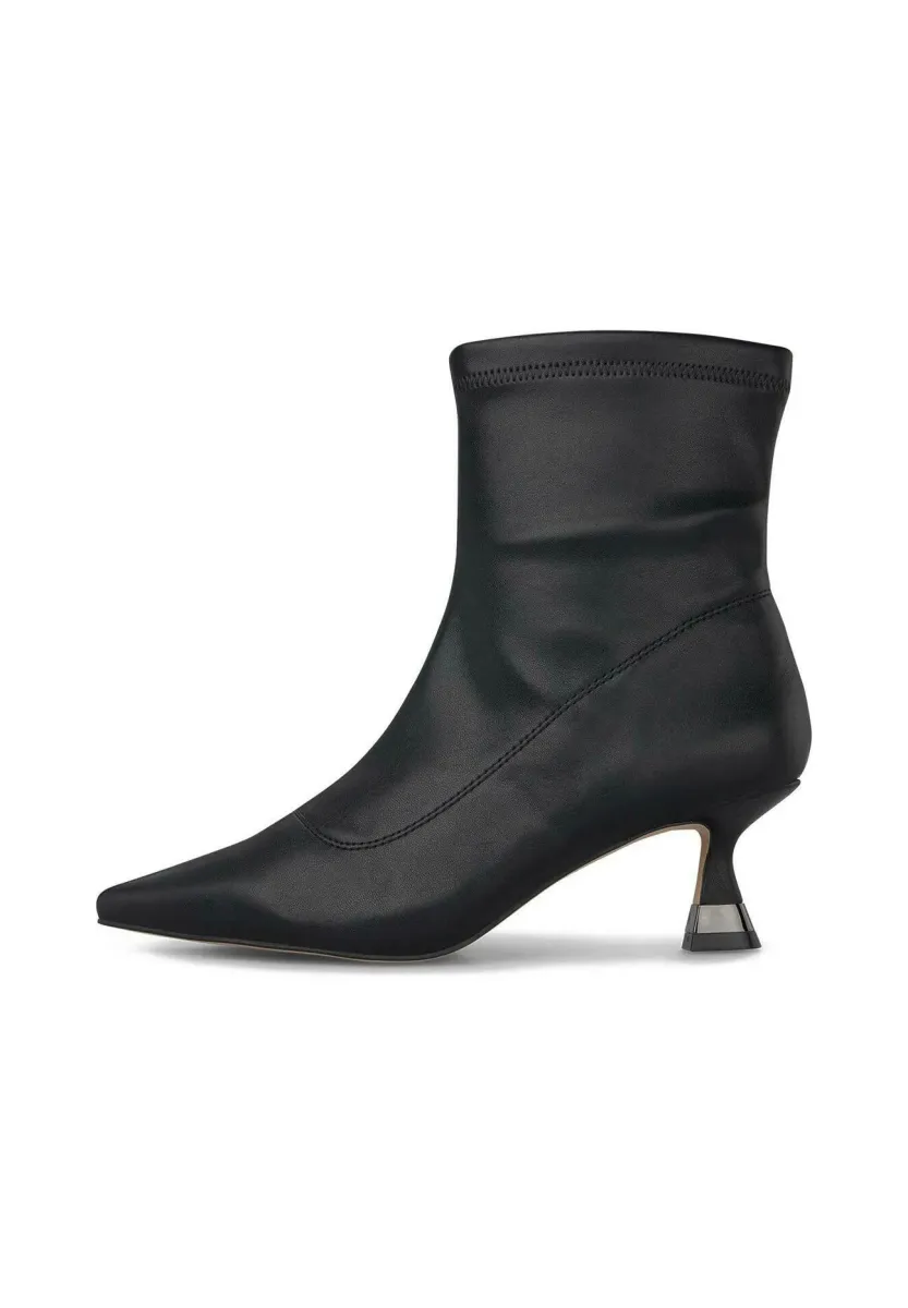 Stiefelette - black