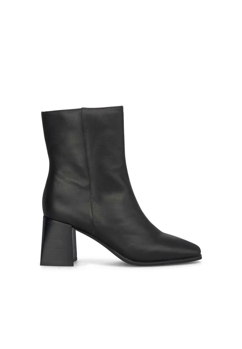 Stiefelette - black
