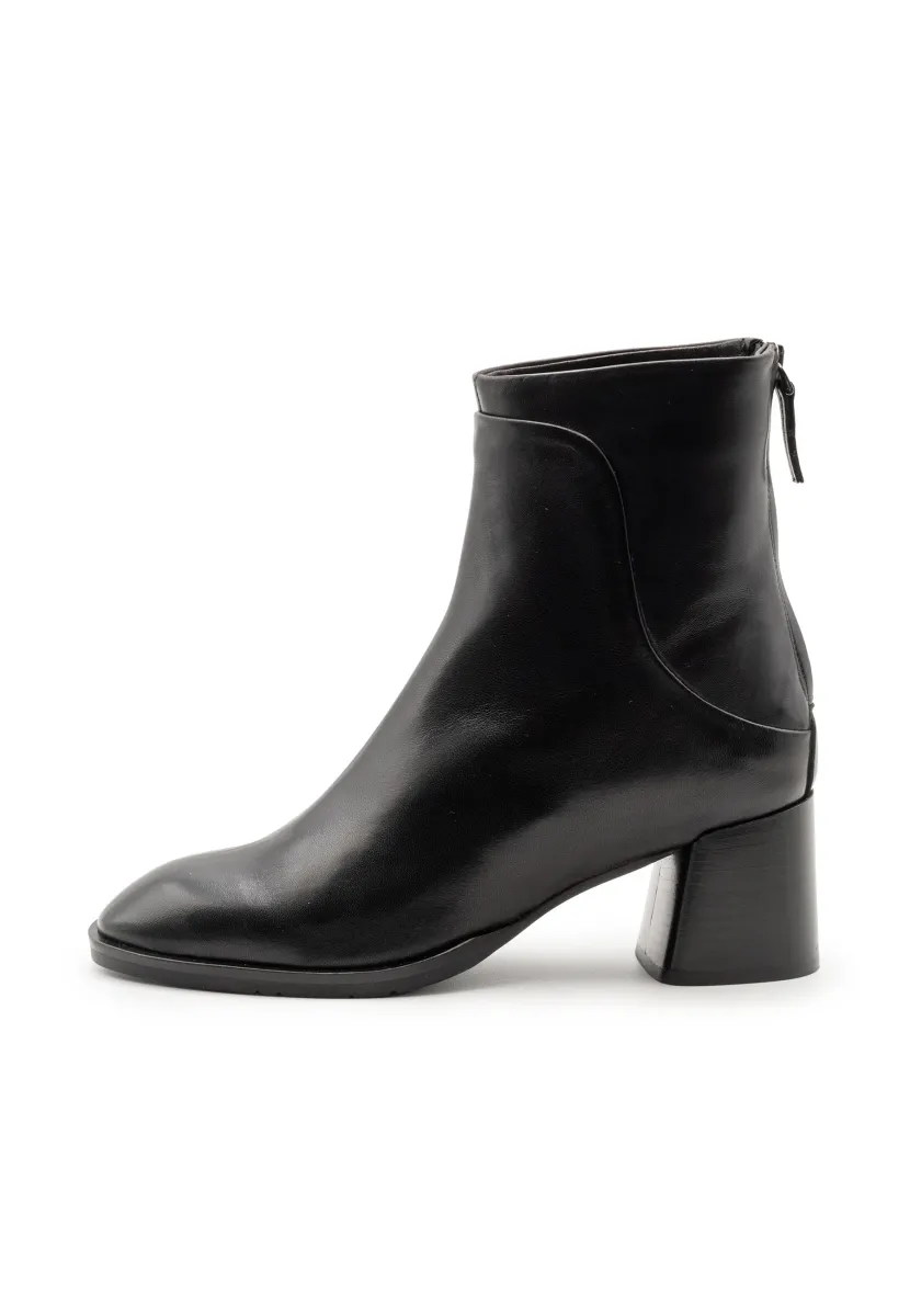 Stiefelette - black
