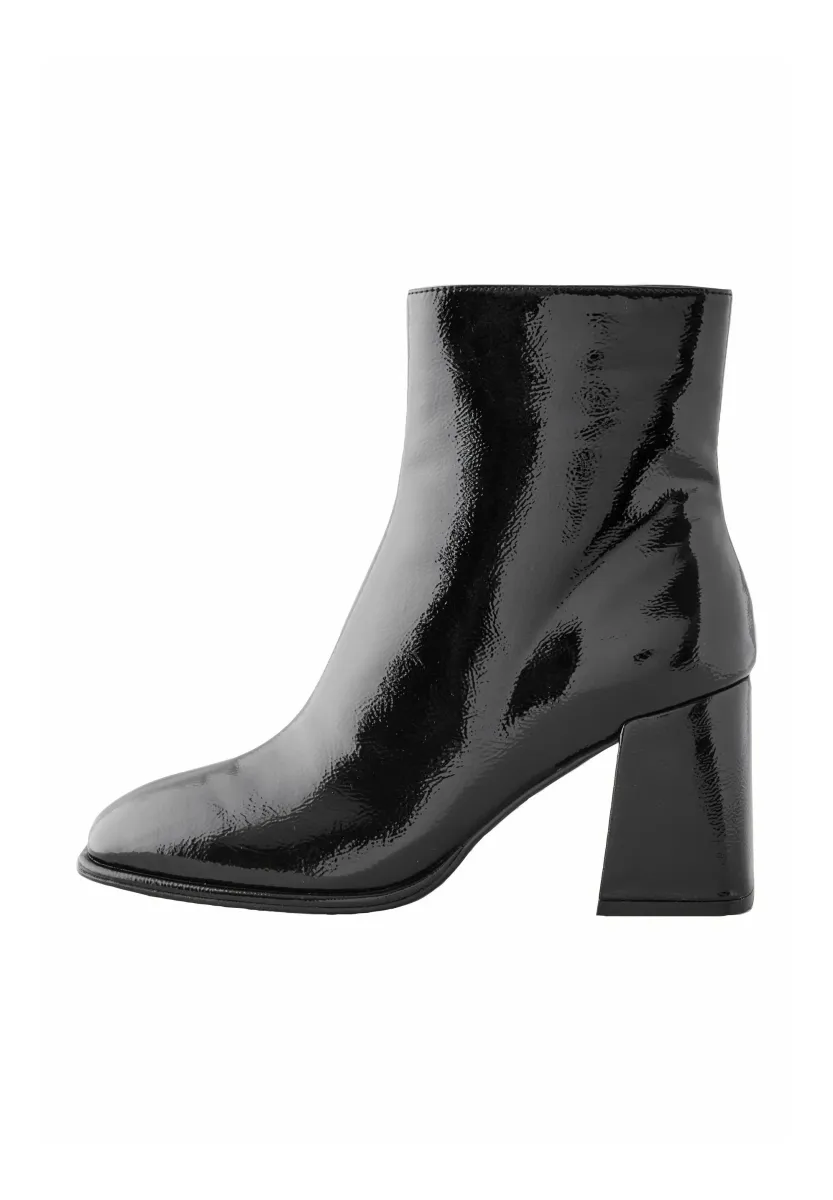 Stiefelette - new black patent