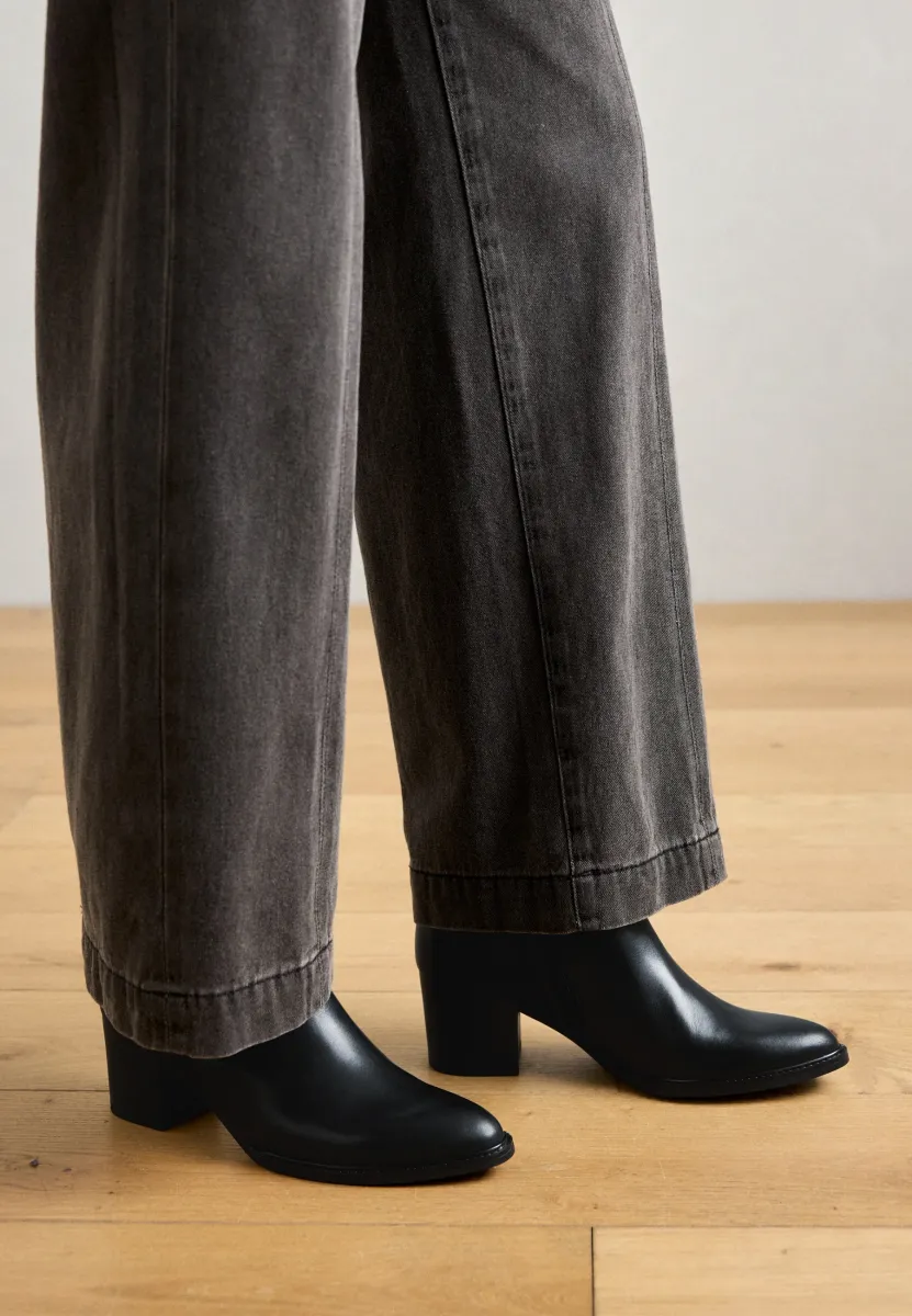 Stiefelette - schwarz