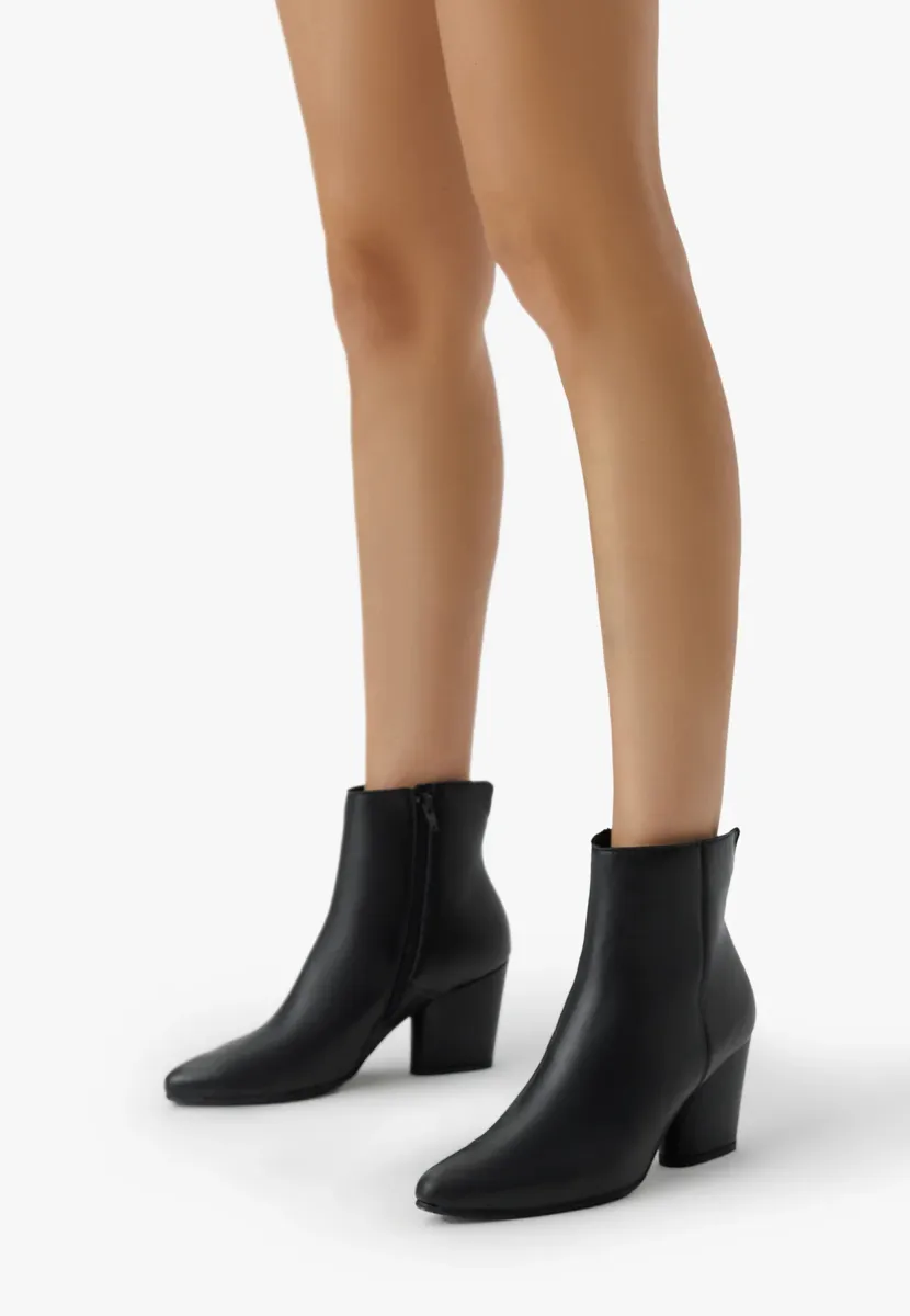 Stiefelette - schwarz