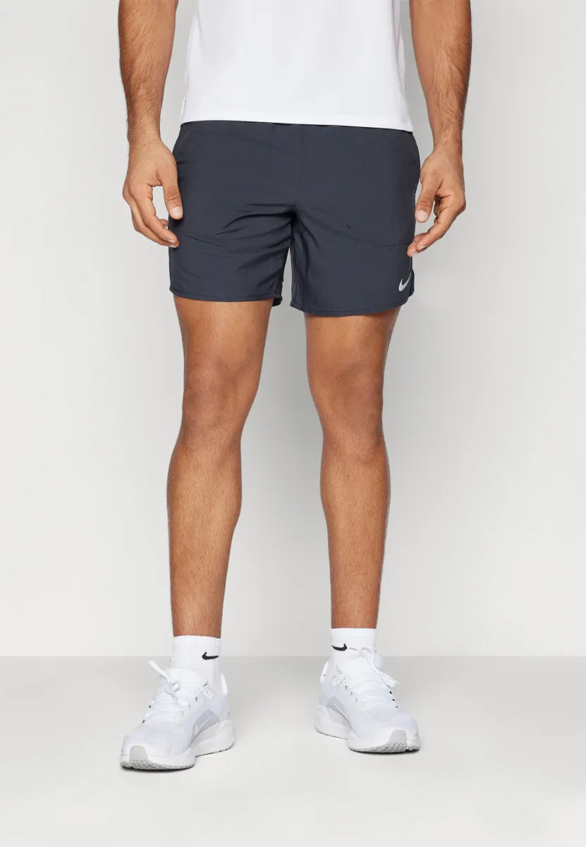 STRIDE - Kurze Sporthose - black/reflective silver