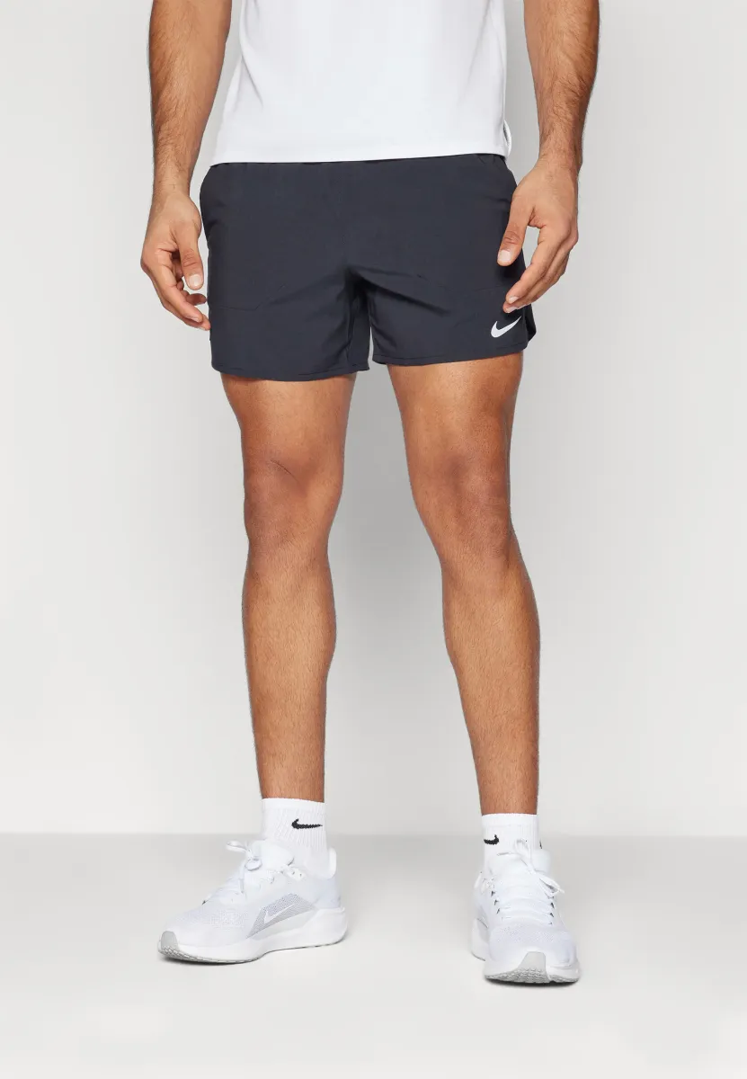 STRIDE - Kurze Sporthose - black/reflective silver