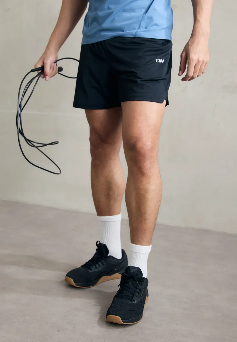 STRIDE SHORTS MEN - Kurze Sporthose - black
