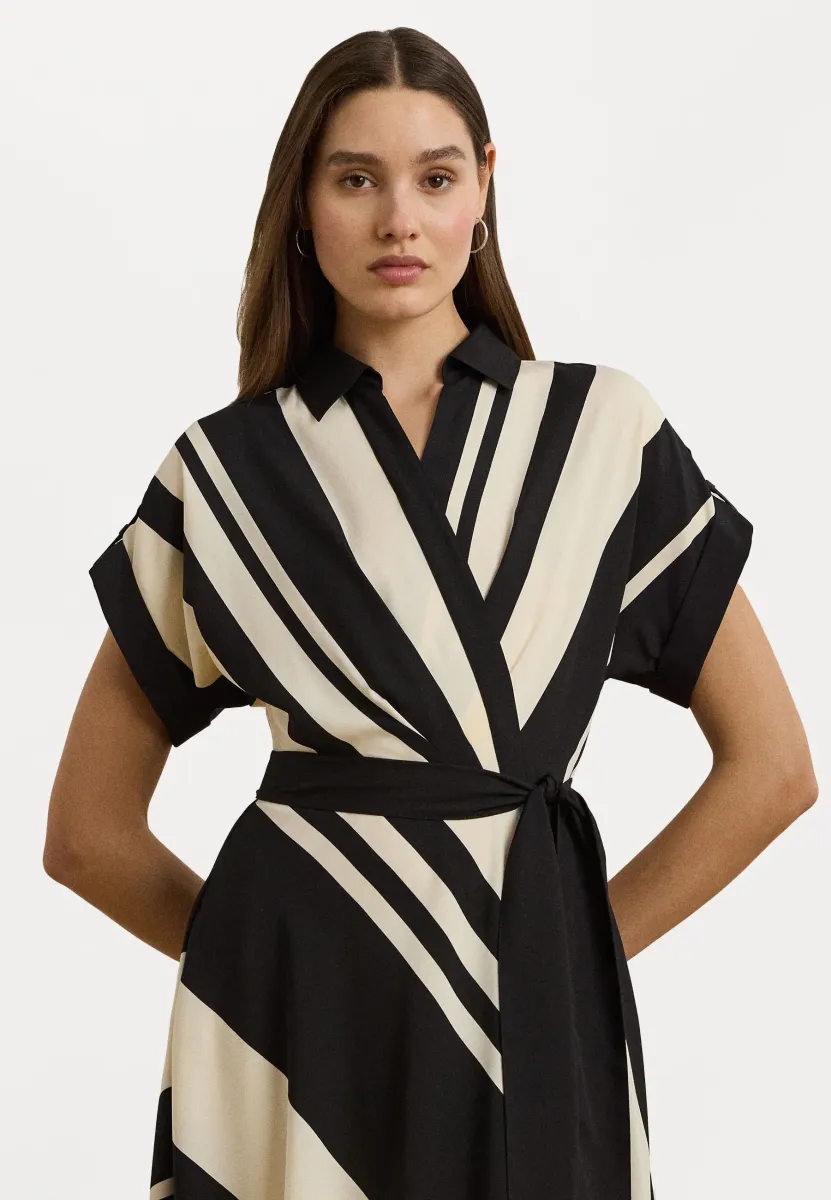 STRIPED BELTED CREPE DRESS - Freizeitkleid - cream/black