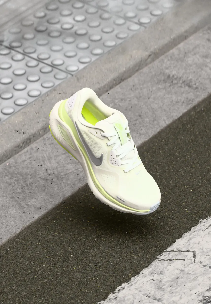 STRUCTURE 26 - Laufschuh Straße - summit white/chrome/barely volt/sail/pure platinum/volt