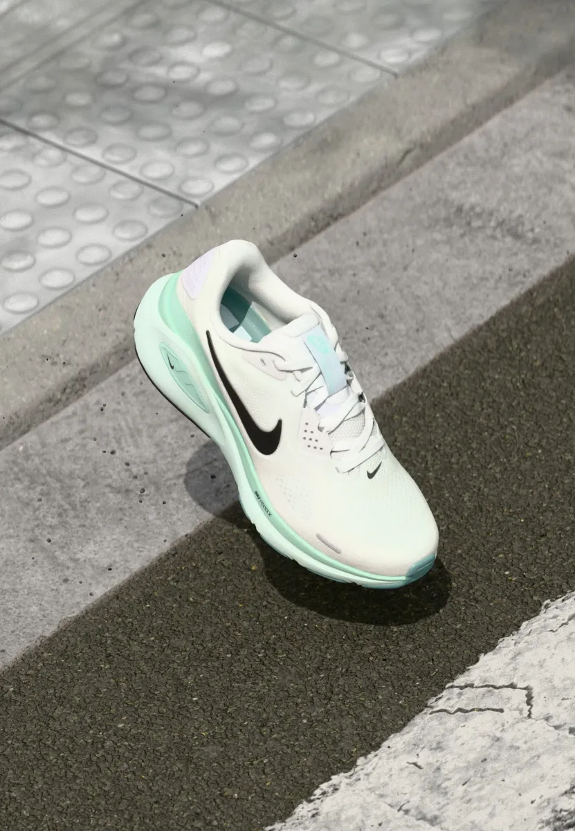 STRUCTURE 26 - Laufschuh Straße - white/black/barely green/mint foam/cannon
