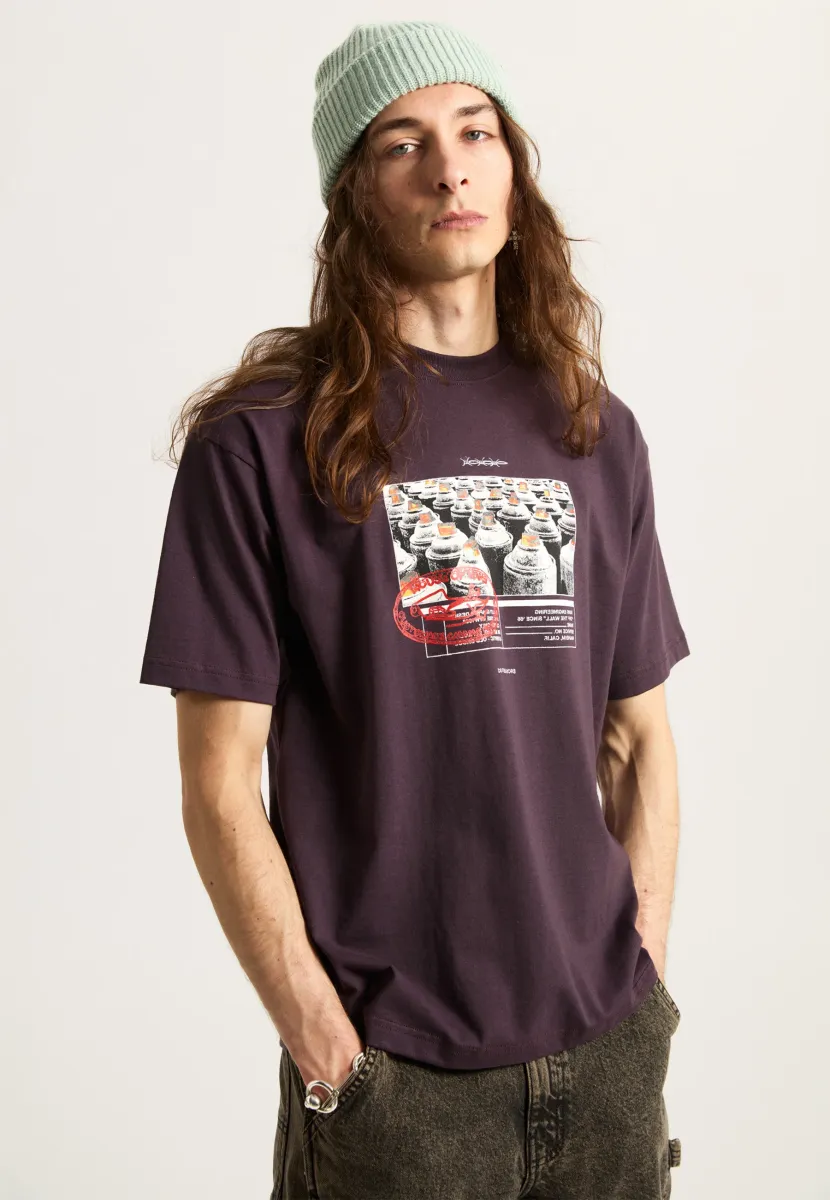 STYLE TIPS - T-Shirt print - dark red