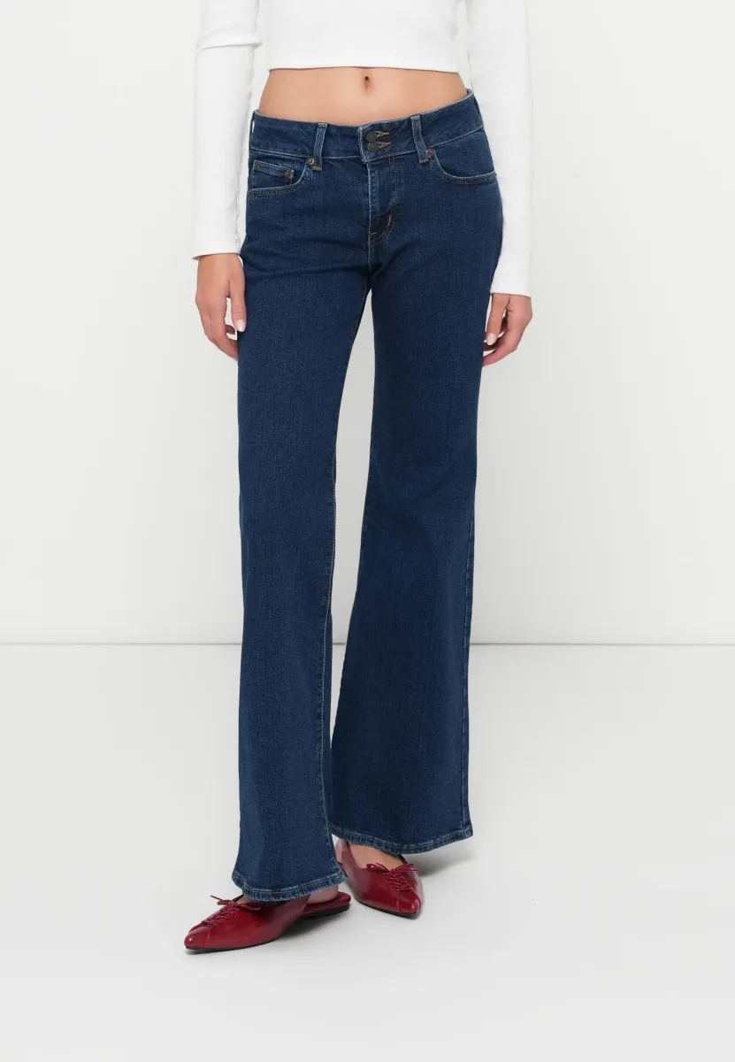 SUPERLOW FLARE - Flared Jeans - the wow moment