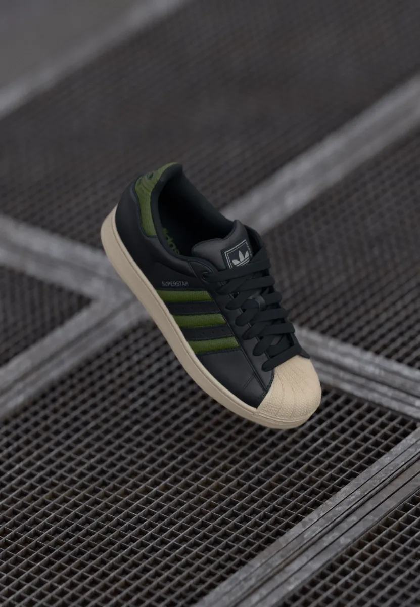 SUPERSTAR II UNISEX - Sneaker low - core black/tech olive/beige