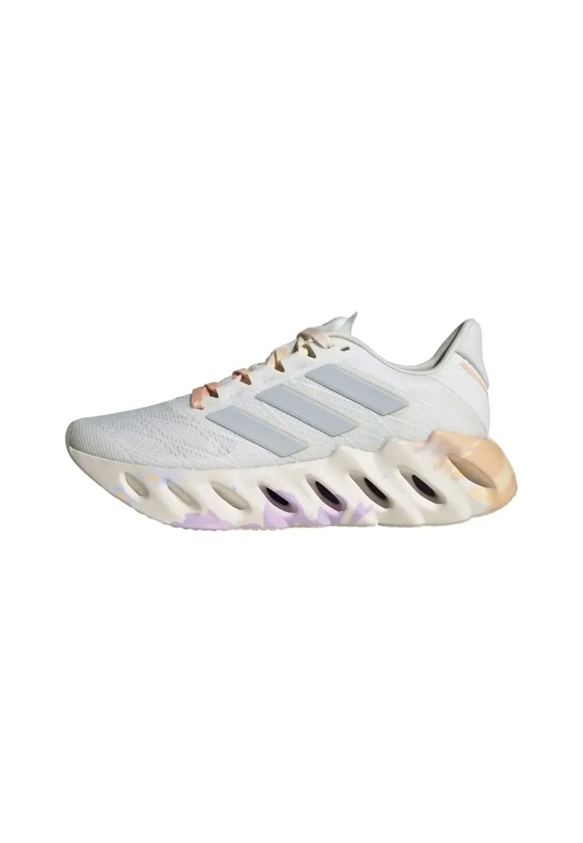 SWITCH FWD 2.0 - Laufschuh Trail - cloud white   cloud white   ivory