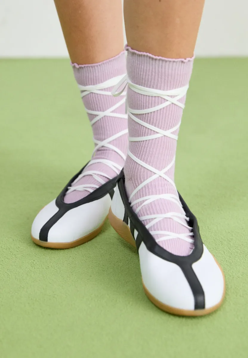 TAEKWONDO MEI - Riemchenballerina - cloud white/core black/gum