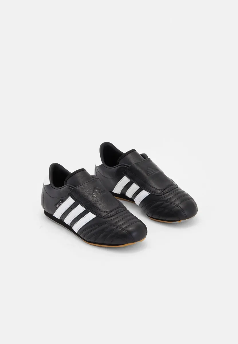 TAEKWONDO - Sneaker low - core black/white