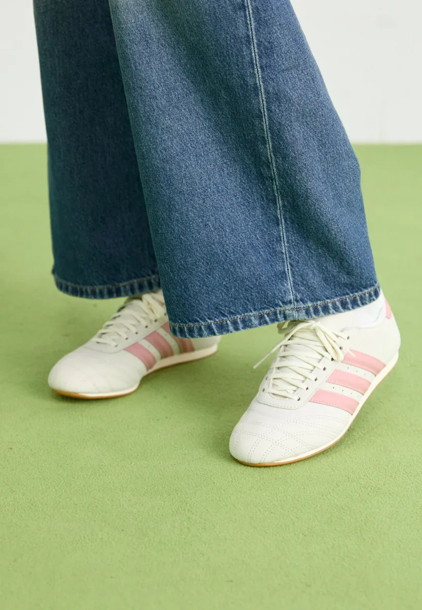 TAEKWONDO - Sneaker low - off white/wonder mauve/gum
