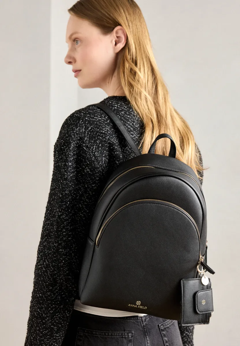 Tagesrucksack - black