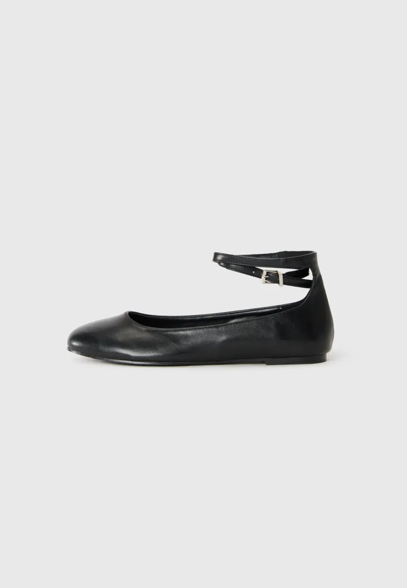 TAMIA - Riemchenballerina - black