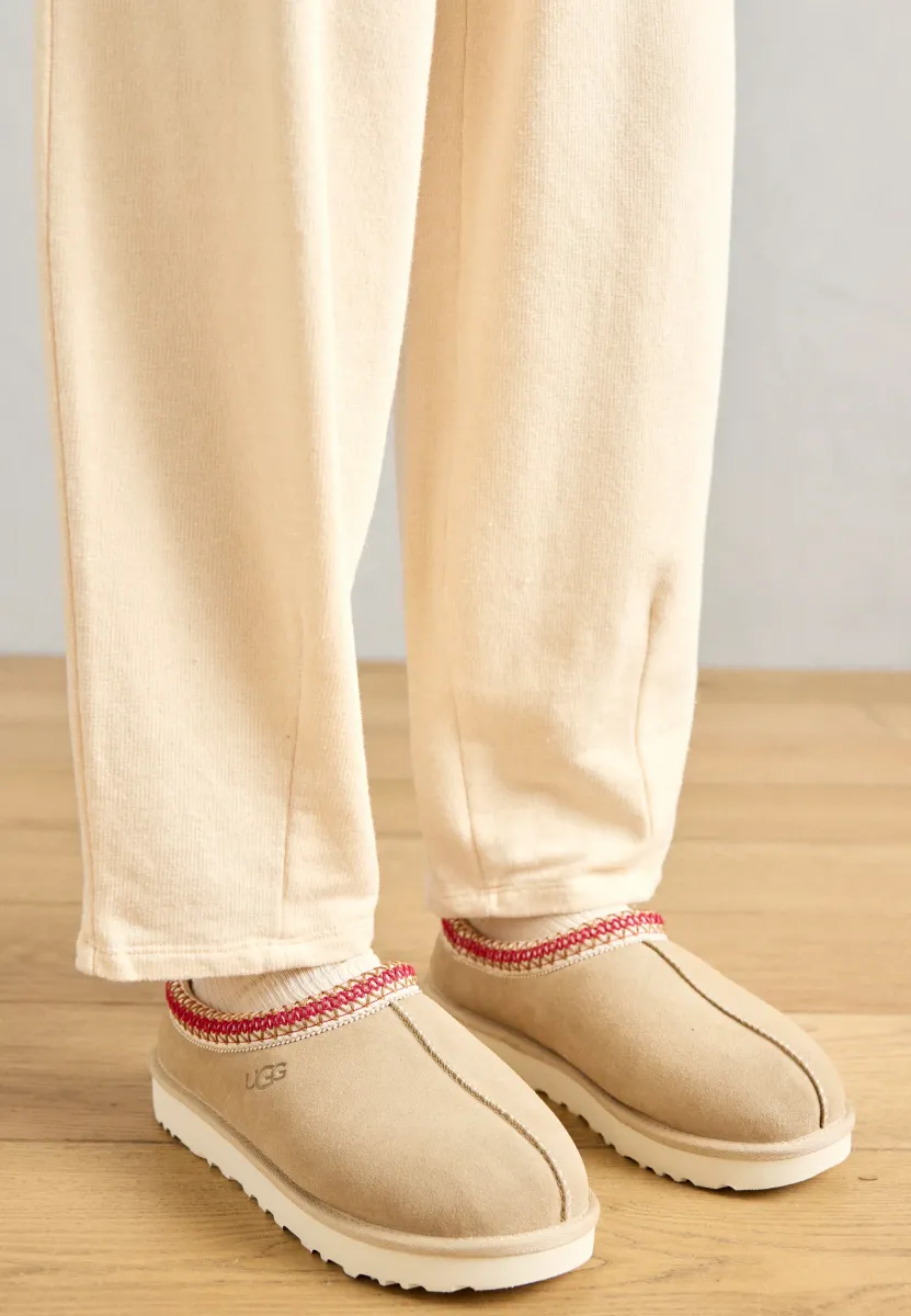 TASMAN II - Pantolette flach - sand/dark cherry