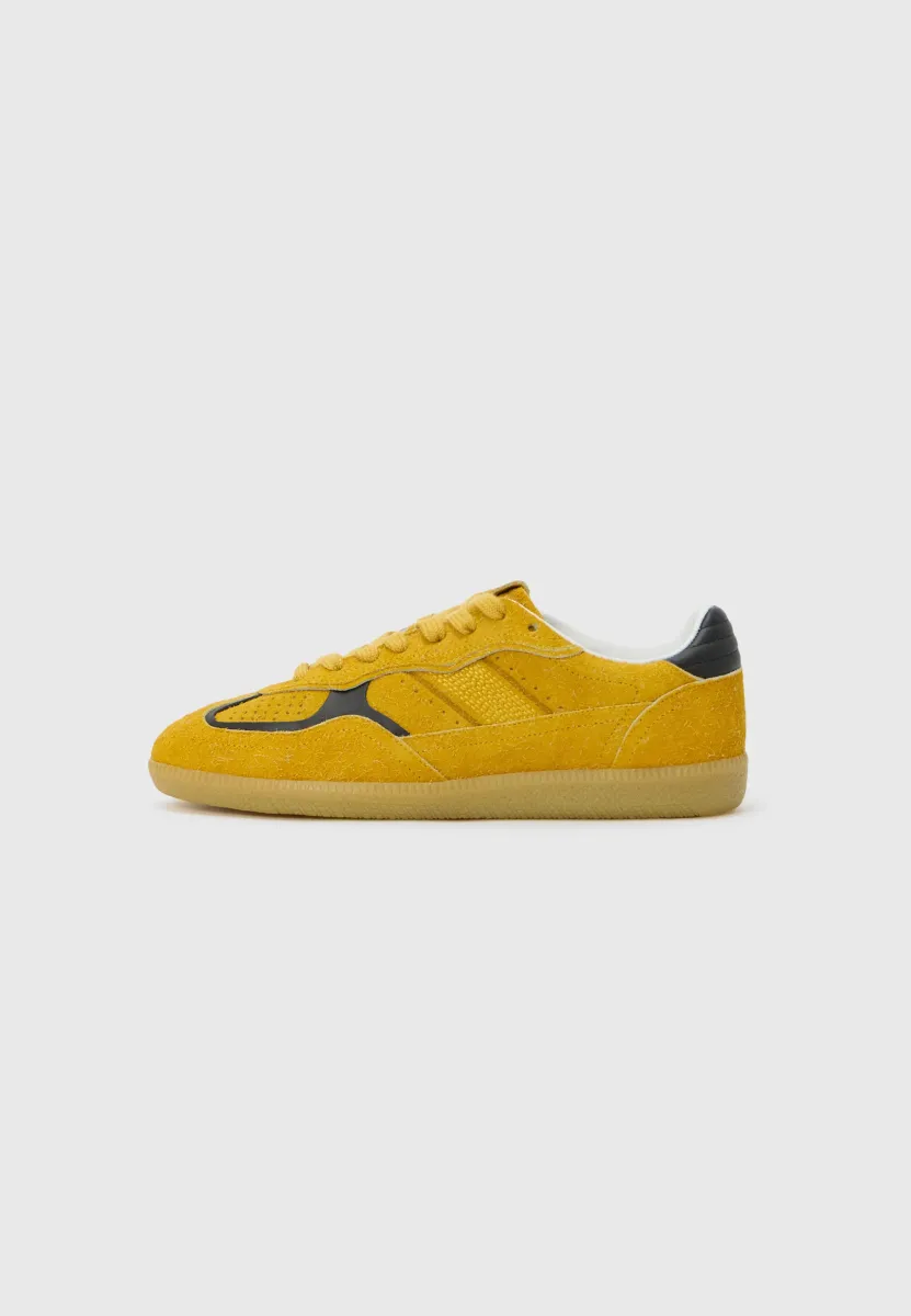 TB 490  - Sneaker low - fuzzy yellow